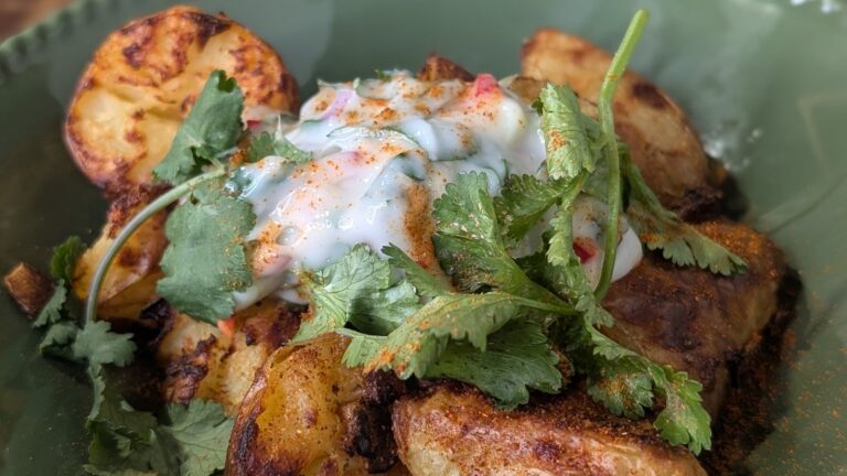 Trishas knuste sprÃ¸ babypoteter med ingefÃ¦r, chili og limemajones