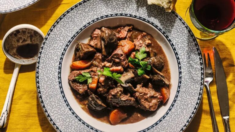 Poppy O'Tooles beef bourguignon slow cooker-oppskrift