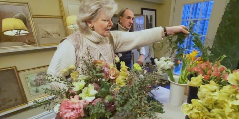 Se Charlotte Moss lage overdÃ¥dige blomsterdekor i noen fÃ¥ enkle trinn