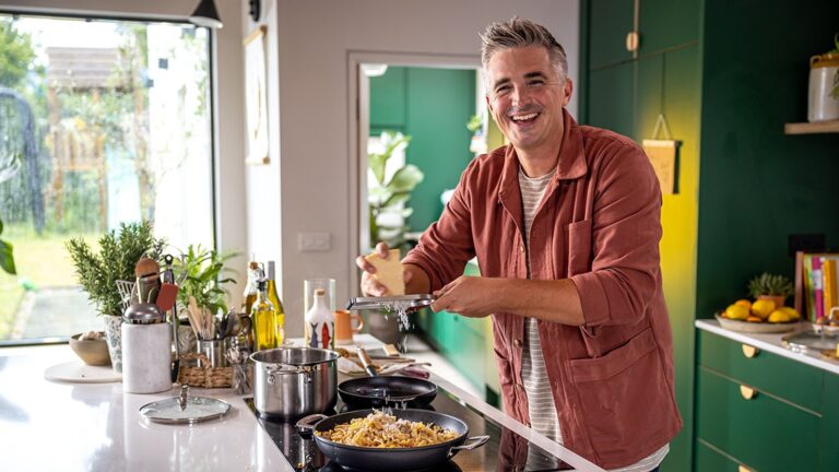 Donal Skehans ragu bianco med pasta og sprÃ¸ salvie
