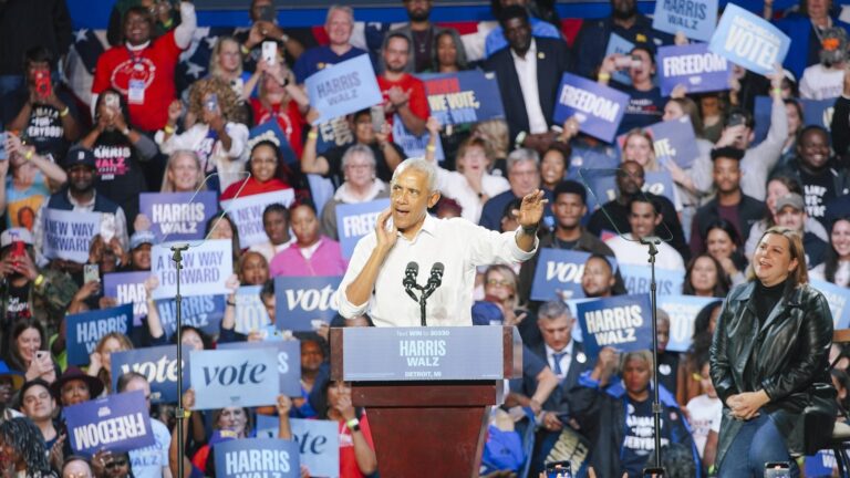 Barack Obama rapper Lose Yourself etter introduksjon fra Eminem pÃ¥ rally