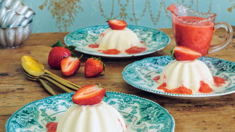 Nevens Maguire vanilje panna cotta med Clarkes jordbÃ¦r