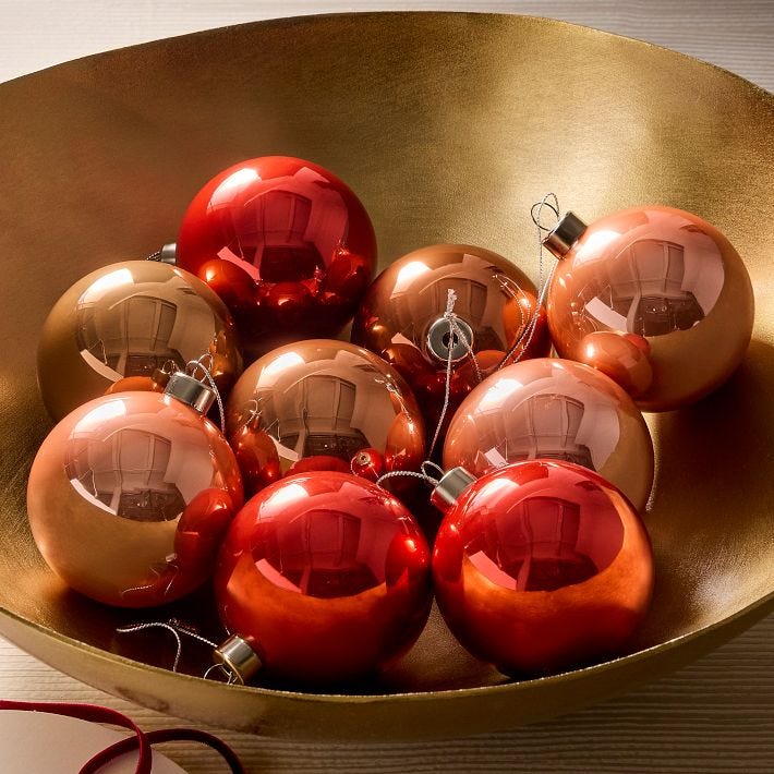 Tonal Blush Glass Boxed Ornamenter. Sett med 9 Tonal Blush Glass Boxed Ornamenter. Sett med 9