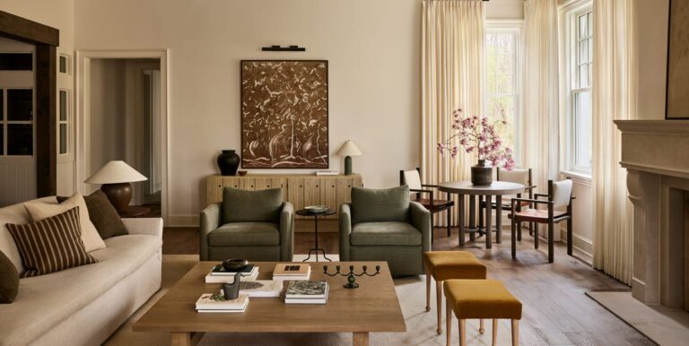 Designer Amy Knerr brukte en av 2024s stÃ¸rste trender er over hele dette elegante Indiana House