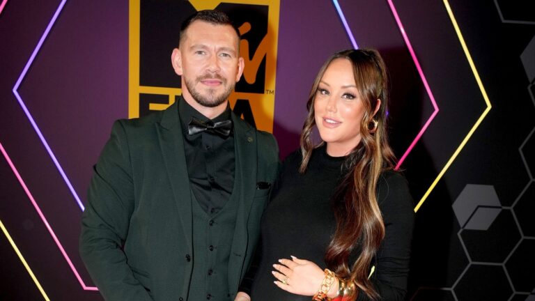 Gravide Charlotte Crosby innlagt pÃ¥ sykehus i etterkant av innbrudd