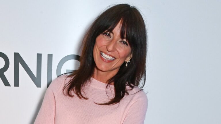 Davina McCall sier at korttidshukommelsestapet blir bedre etter hjerneoperasjon