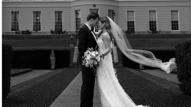 Doireann Garrihy gifter seg med komikeren Mark Mehigan i en intim bryllupsseremoni