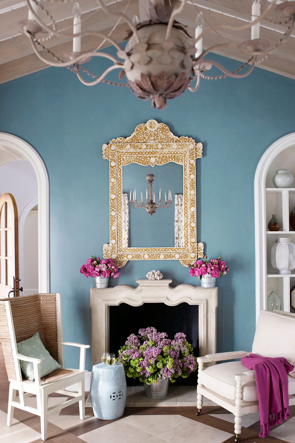 Rom, Interiørdesign, Møbler, Tak, Eiendom, Vegg, Stue, Lilla, Rosa, Bygning, 