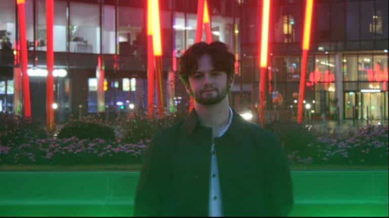 Bak musikken - Sam Clifford