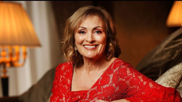 Kringkasteren Mary Kennedy mottar IFTA Lifetime Achievement Award