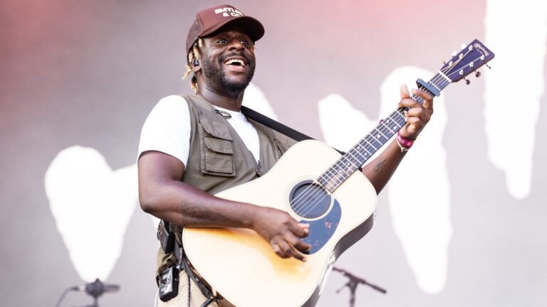 Myles Smith vinner BBC Introducing Artist of the Year-prisen