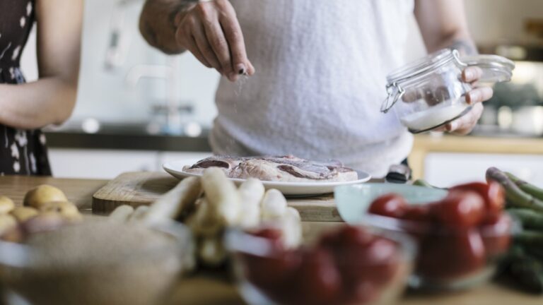 Rettene å lære tenåringer før de drar hjemmefra – fra pastasaus til røre