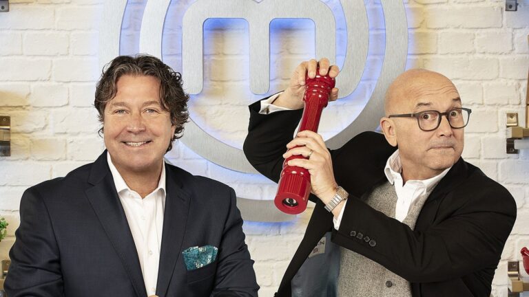 John Torode sier at han "elsker Ã¥ vÃ¦re en del av" MasterChef etter anklager mot hans medvert Gregg Wallace