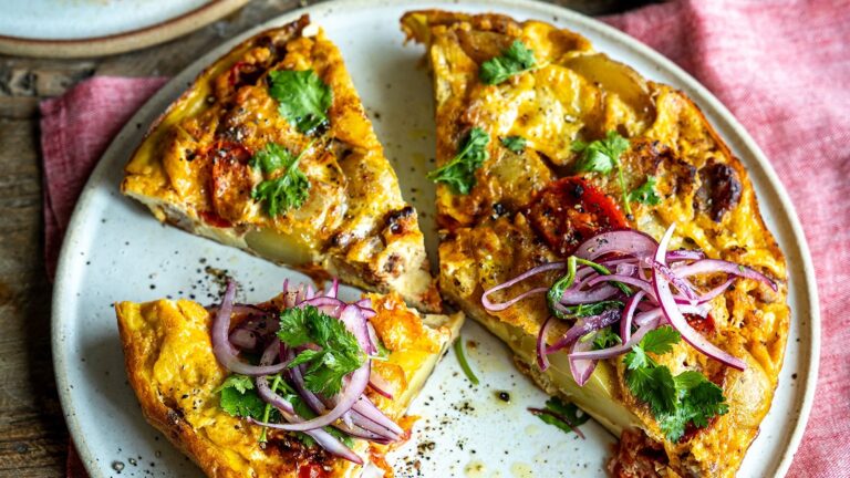 Donals pÃ¸lse, fennikel og tomattortilla med rÃ¸dlÃ¸k og koriandersalat