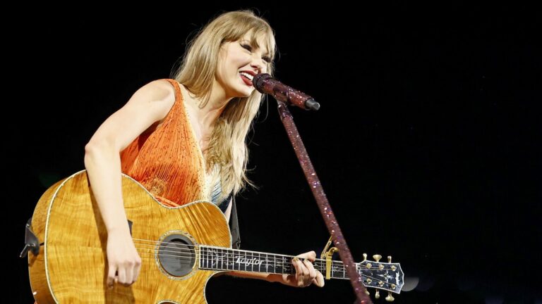 Taylor Swift siterer sangtekster for Ã¥ innkapsle slutten av Eras Tour
