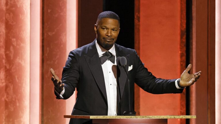 Jamie Foxx ble skadet under bursdagsmiddagen etter at glass ble kastet ved bordet hans