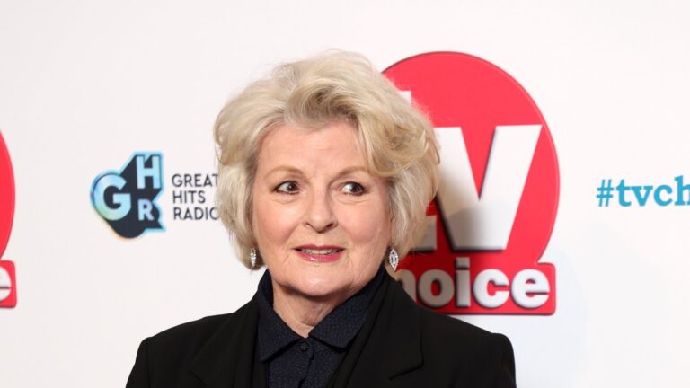 Brenda Blethyn avslÃ¸rer at hun er "halvpensjonert" etter Ã¥ ha sluttet med Vera for familien hennes