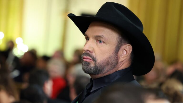 Dommer nekter Ã¥ avvise voldtektssÃ¸ksmÃ¥let mot Garth Brooks