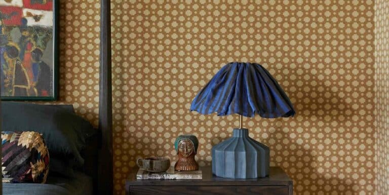 Hvordan 4 proffer bruker Spoonflower-tapet og -stoffer i designene sine
