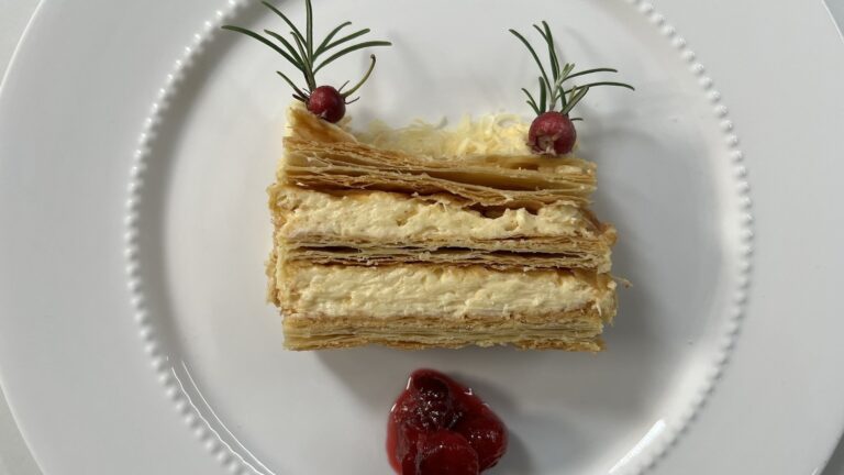 Rory's three cheese mille feuille med tranebÃ¦r