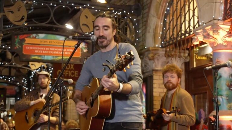 The Coronas blant stjernene pÃ¥ Ã¥rlig veldedighetsbusk i Dublin