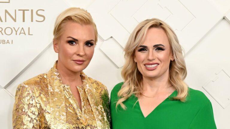 Rebel Wilson gifter seg med Ramona Agruma i Sydney