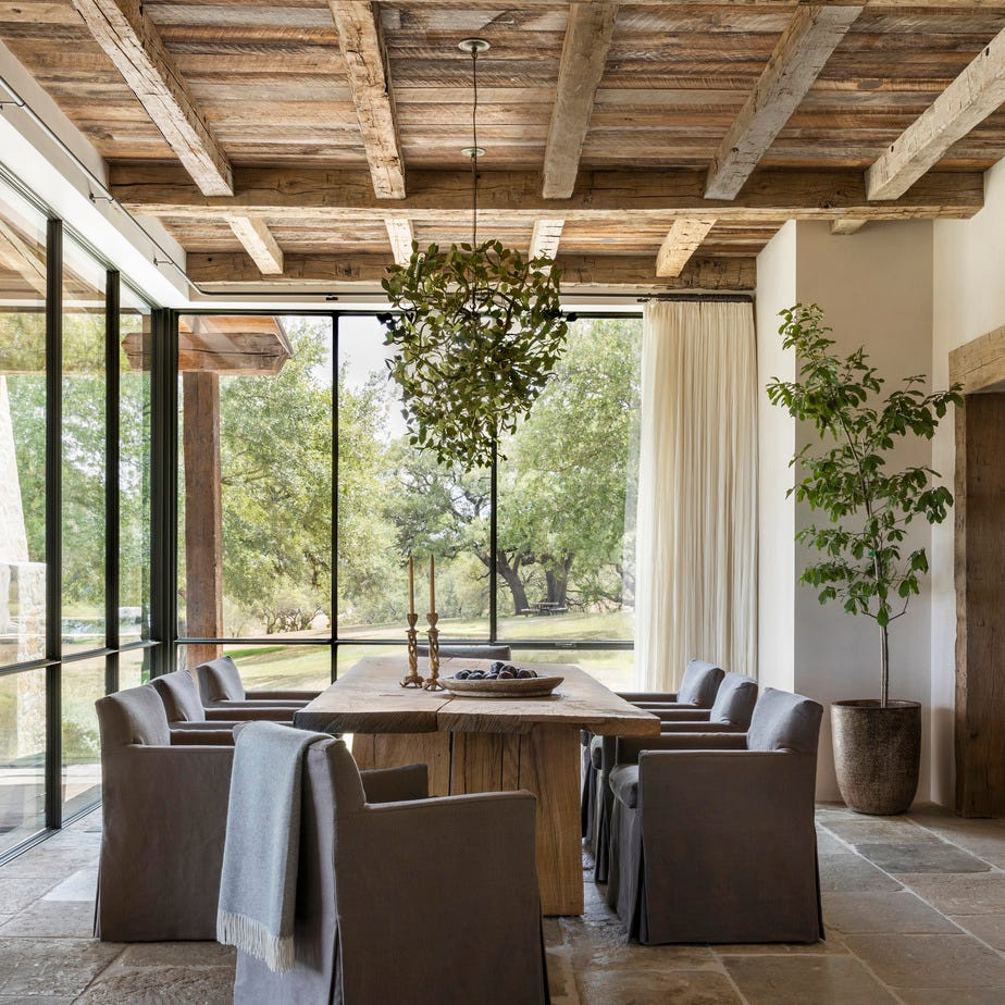 1990-talls ranchhus i Texas Hill Country designet av marie flanigan interiors