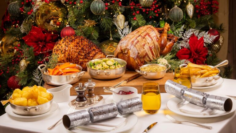 Alex Nahkes julekalkun, honningstek gammon, snÃ¸baller og kjÃ¸ttdeig