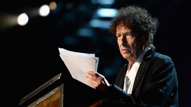 Bob Dylan er sikker pÃ¥ at TimothÃ©e Chalamet vil vÃ¦re 'fullstendig troverdig' i biografi