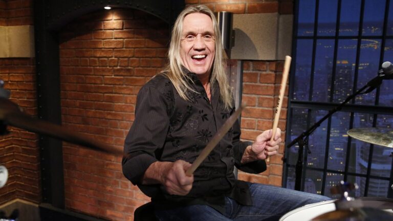 Iron Maiden-trommeslager Nicko McBrain kunngjÃ¸r at han trekker seg fra Ã¥ turnere med bandet