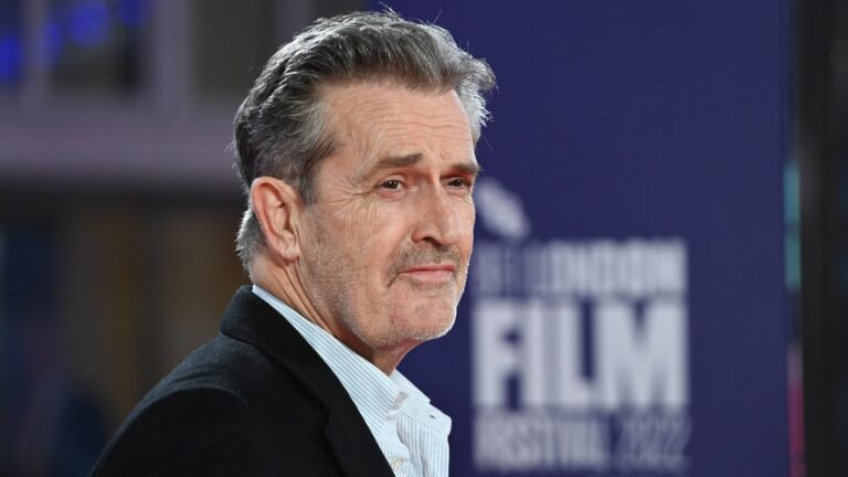 Rupert Everett snakker bok, Brexit og Ã¸l pÃ¥ Late Late