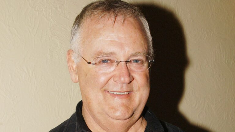 Skuespiller Ian Smith, Neighbours' Harold Bishop, avslÃ¸rer terminal kreftdiagnose