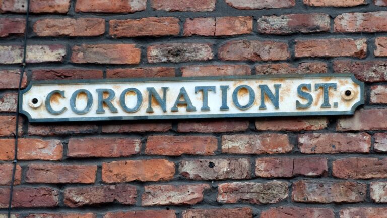 Kniveangrep dominerer Coronation Street