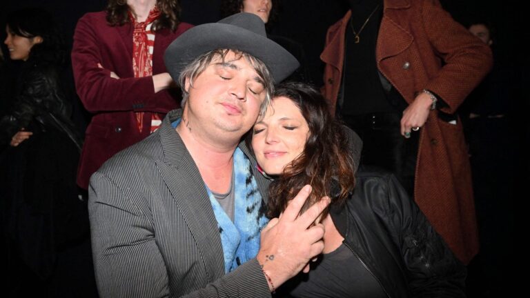 Pete Doherty diskuterer "Ã¥ bli ren" og leve med svigerfamilien pÃ¥ Tommy Tiernan-showet