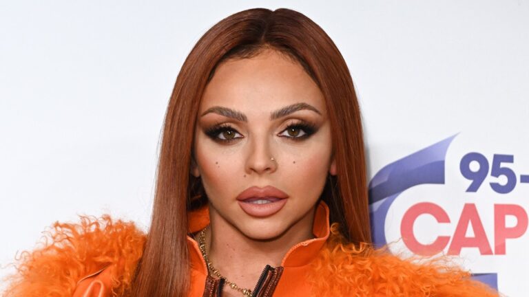 Den tidligere Little Mix-stjernen Jesy Nelson kunngjÃ¸r graviditet