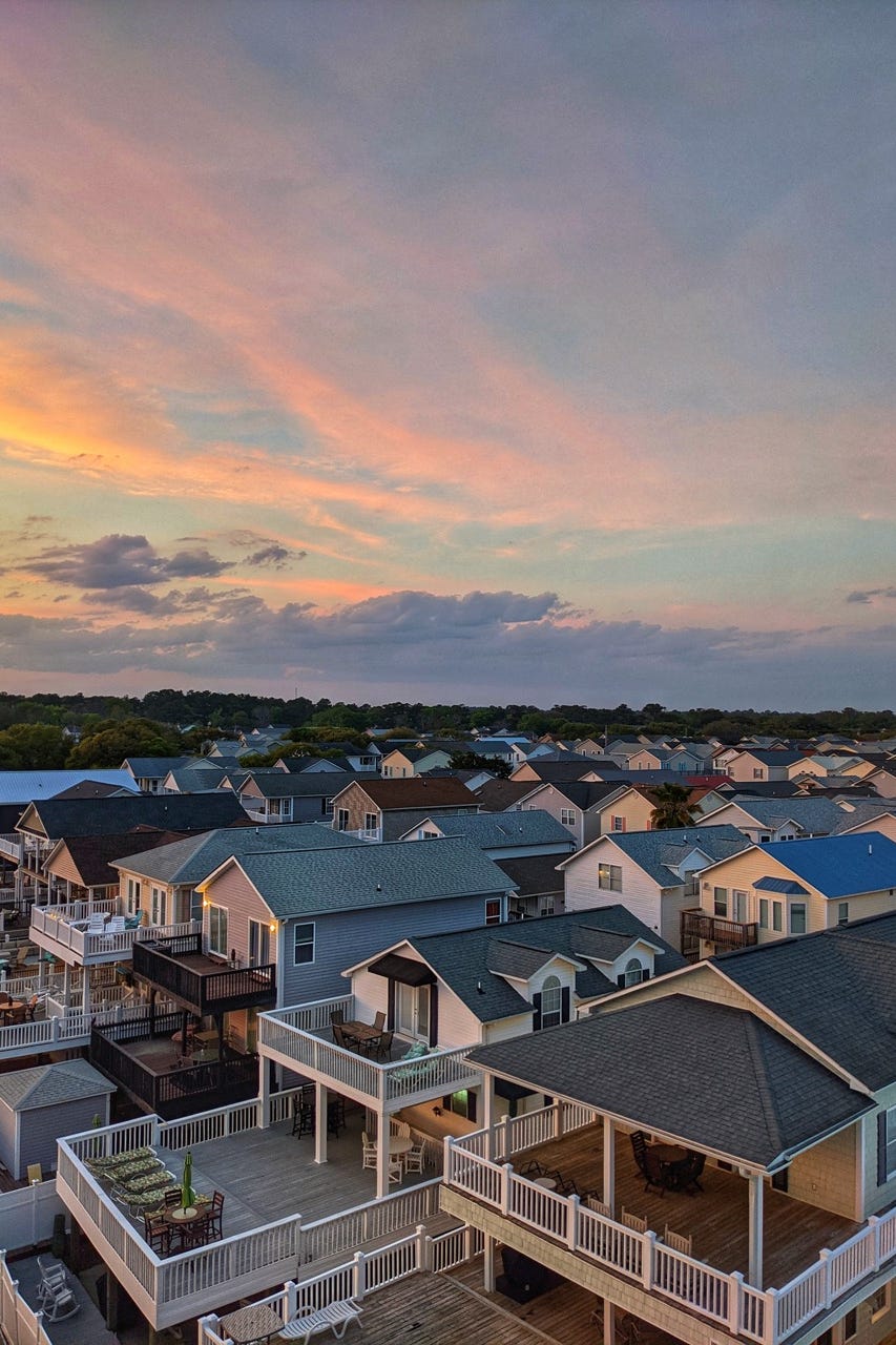 solnedgang over nabolaget til surfside-stranden