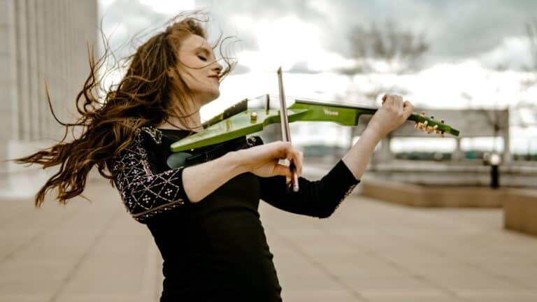 Bak musikken - Mags McCarthy