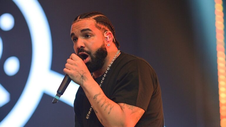 Drake saksÃ¸ker Universal Music for Ã¦rekrenkelse relatert til Kendrick Lamar 'diss'-spor