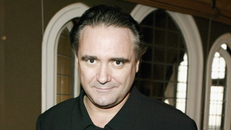 Skuespiller og komiker Tony Slattery dÃ¸r 65 Ã¥r gammel