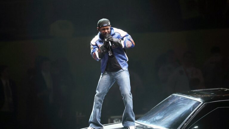 Kendrick Lamar blendes i Superbowl Half Time Entertainment