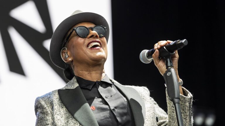 Bak musikken - Pauline Black of the Select