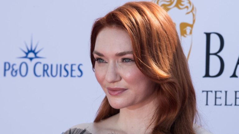 Eleanor Tomlinson kunngjÃ¸r fÃ¸dselen av fÃ¸rste barn