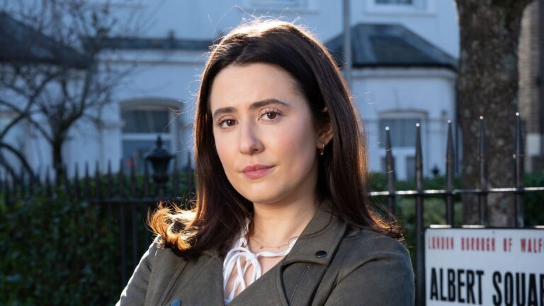 Bex Fowler vender tilbake til EastEnders for Ã¥ sÃ¸rge over faren til faren Martin