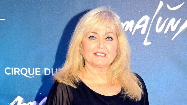 SÃ¸rgende fortalte at Linda Nolan ville ha "elsket alt oppstyret" ved begravelsen hennes