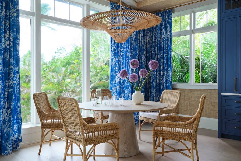 Captiva Island , Florida Beach hjem designet av Janie Molster og hennes partner , Kate Stikeleather. Frokostrommet.