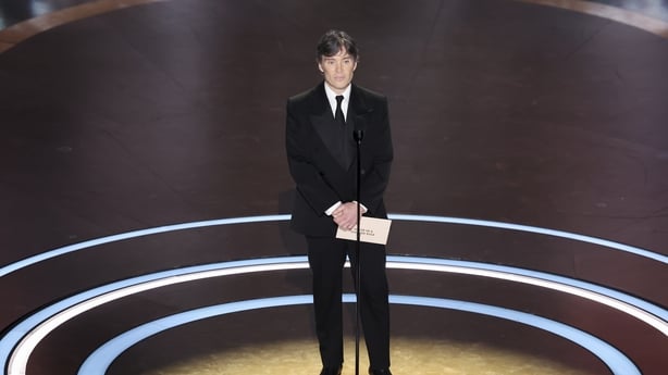 Cillian Murphy presenterer Oscar -prisen