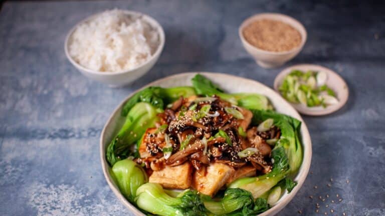 Eva Paus sprÃ¸ tofu med stekt blandet sopp og Pak Choi