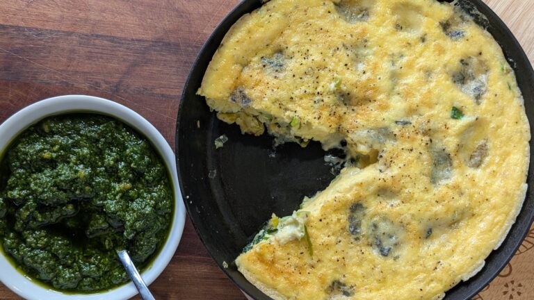 Eunice Power's Cashel Blue, Leek og Parmesan Frittata med persille og valnÃ¸tt pesto: I dag