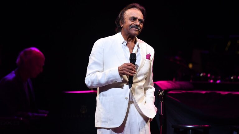 Johnny Mathis kunngjÃ¸r pensjonering fra konserter pÃ¥ 89
