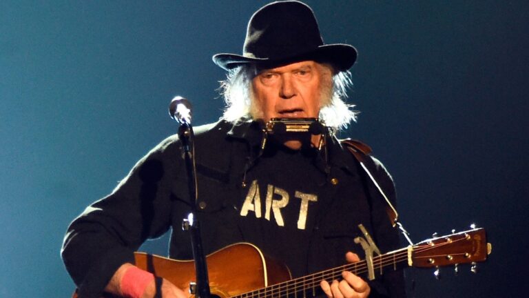 Neil Young sier at han vil fÃ¸lge kuren og ikke bruke 'dÃ¥rlige' dynamiske priser